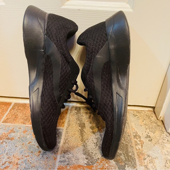 👟Never Worn! Athletic Works Black Mesh Memory Foam Tennis Shoes! - Picture 5 of 11